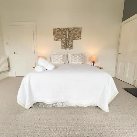 Spacious 3 Bedroom Victorian Flat Centre Apartment Glasgow
