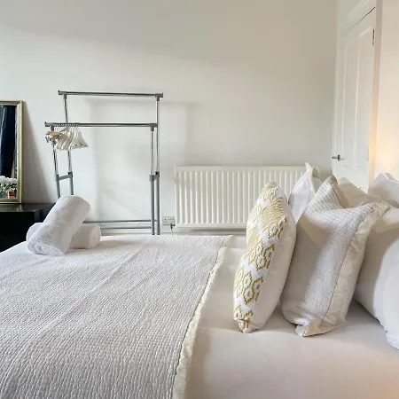 Spacious 3 Bedroom Victorian Flat Centre Apartment Glasgow