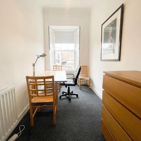 Spacious 3 Bedroom Victorian Flat Centre Apartment Glasgow