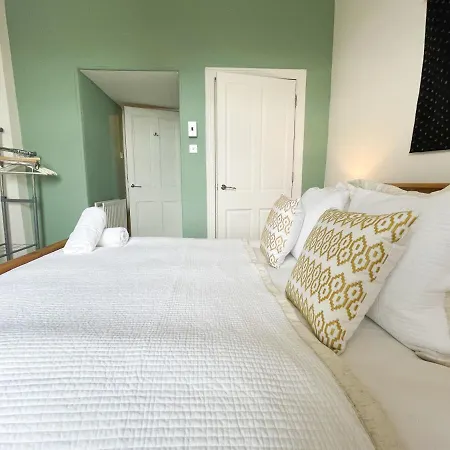 Spacious 3 Bedroom Victorian Flat Centre Glasgow