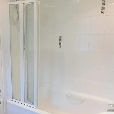 1 Bedroom Apt In Glasgow'S Southside, Close To Bars And Restaurants