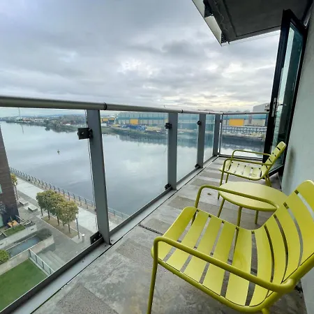 River Clyde View With Terrace & Parking * Glasgow