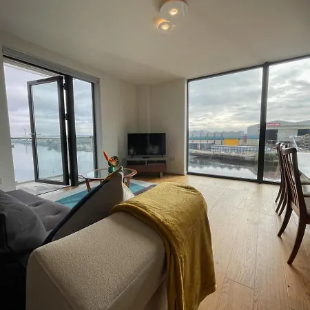 Apartment River Clyde View With Terrace & Parking