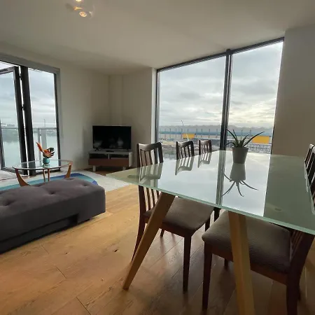 River Clyde View With Terrace & Parking * Glasgow