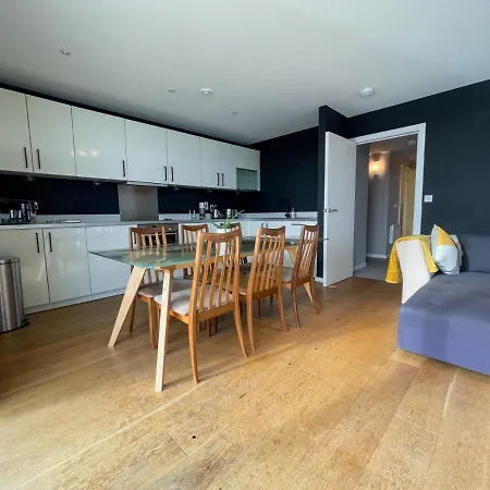 River Clyde View With Terrace & Parking Apartment Glasgow