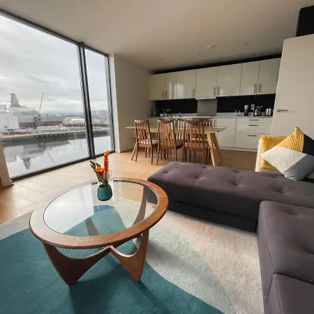 River Clyde View With Terrace & Parking Apartment *