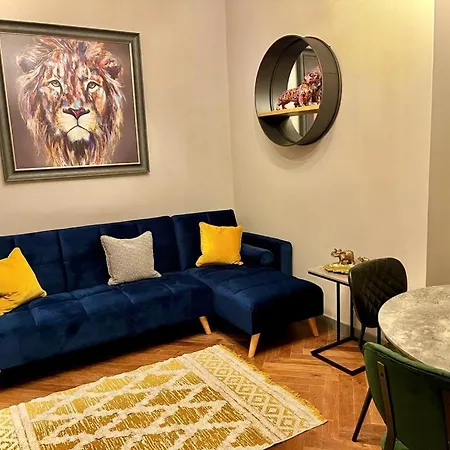 1 Bed In West End Apartment *