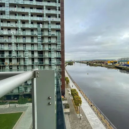 River Clyde View With Terrace & Parking *