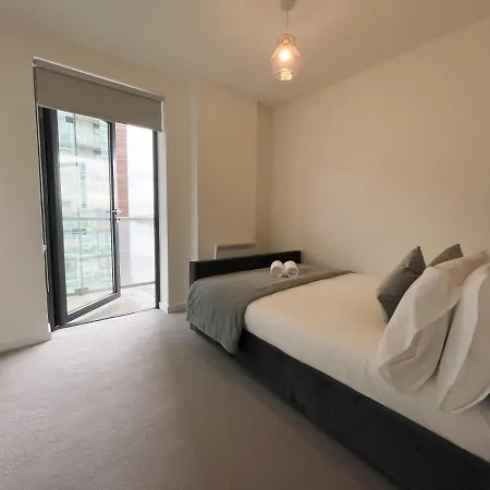 River Clyde View With Terrace & Parking Apartment *
