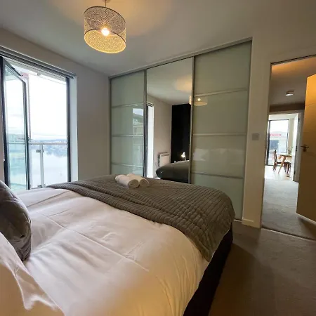 River Clyde View With Terrace & Parking