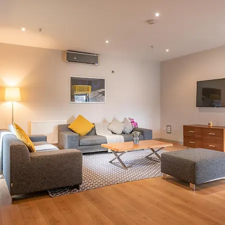 Premier George Square