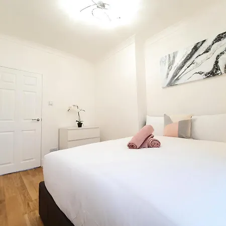 Comfortable And Modern 3 Bedroom Mid Terraced Apartamento