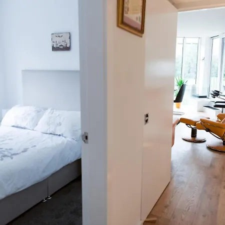 Pass The Keys Stylish 2bed Unit Apartment