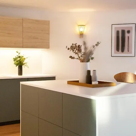 Stylish 2 Bedroom With Office, Near Sec & Hydro * Glasgow