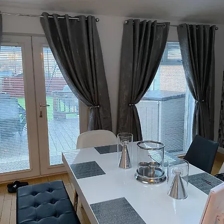 Entire 4 Bedroom House For Rent Through Cop 26 *
