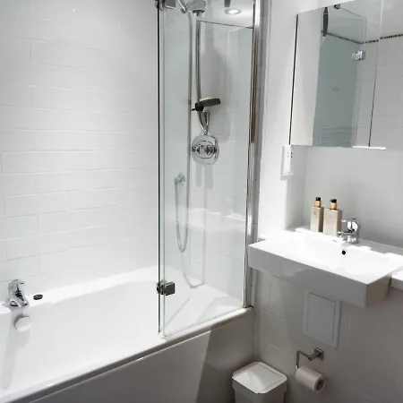 Pass The Keys Stylish 2bed Unit Glasgow