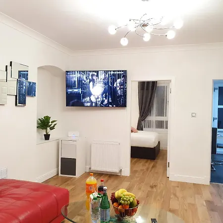 Comfortable And Modern 3 Bedroom Mid Terraced