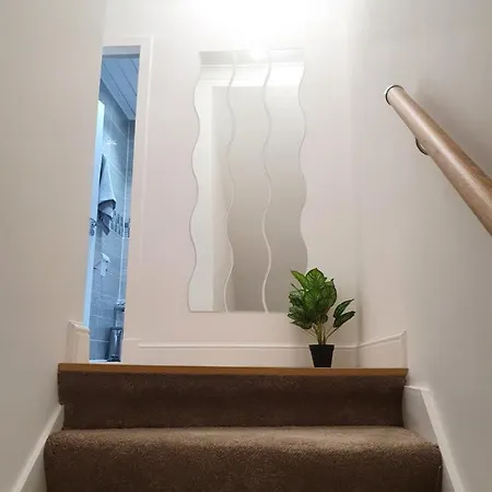شقة Comfortable And Modern 3 Bedroom Mid Terraced غلاسغو