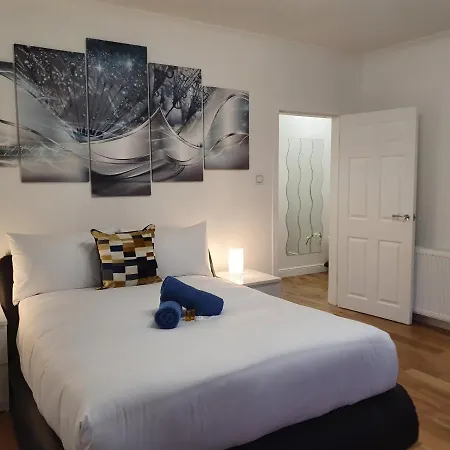 Comfortable And Modern 3 Bedroom Mid Terraced Apartman