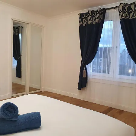 شقة Comfortable And Modern 3 Bedroom Mid Terraced *