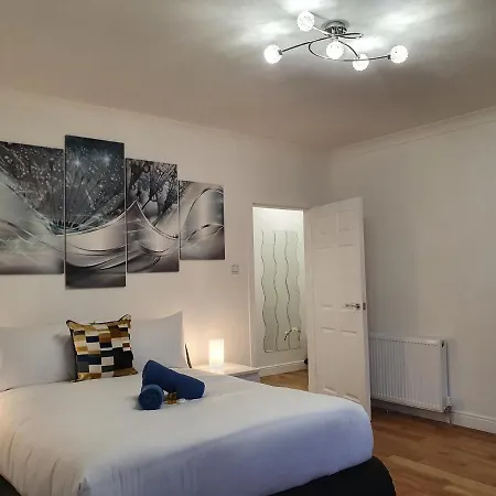 شقة Comfortable And Modern 3 Bedroom Mid Terraced غلاسغو