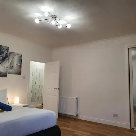 Comfortable And Modern 3 Bedroom Mid Terraced Apartman *