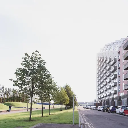 Lovely 2-bed Flat Harbour Free Parking - Pass The Keys * Glasgow