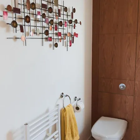 Lovely 2-bed Flat Harbour Free Parking - Pass The Keys Apartment