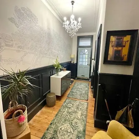 Traditional Close To Centre & Hampden Glasgow
