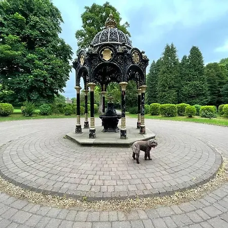 Traditional Close To Centre & Hampden *