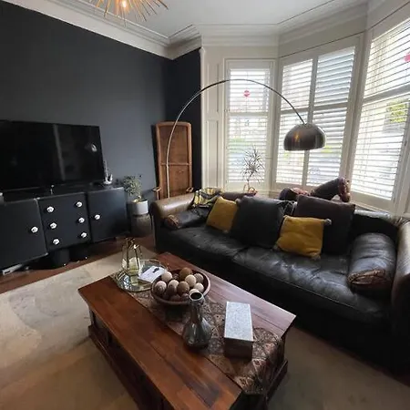 Traditional Close To Centre & Hampden Apartment Glasgow