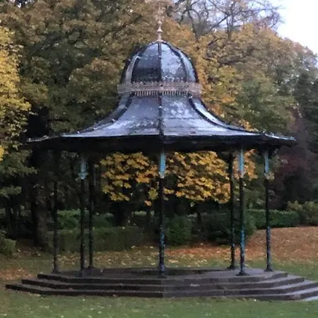 Traditional Close To Centre & Hampden Διαμέρισμα *