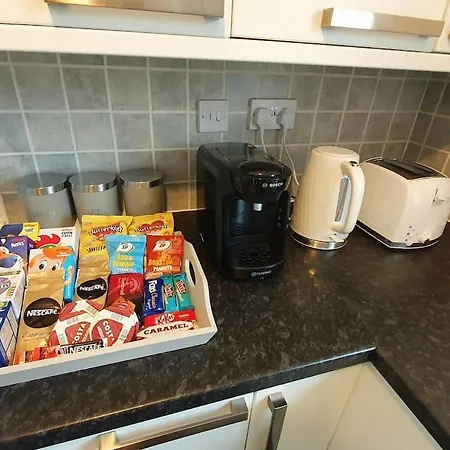 Modern One Bedroom Apt - City Centre & Freeparking Apartment