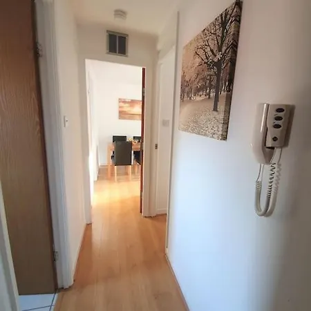 Modern One Bedroom Apt - City Centre & Freeparking Apartment *