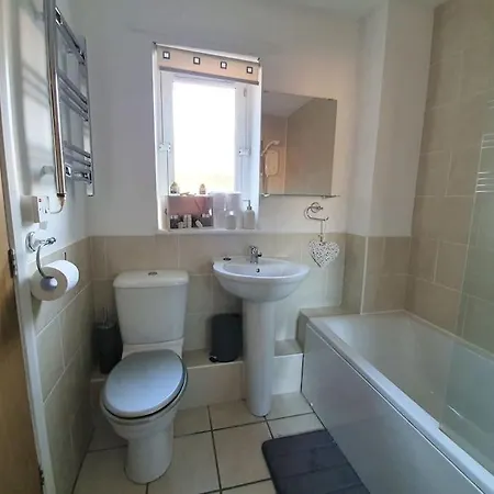 Modern One Bedroom Apt - City Centre & Freeparking *