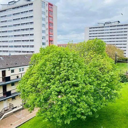 Chic Flat With Balcony Close To Merchant Apartment