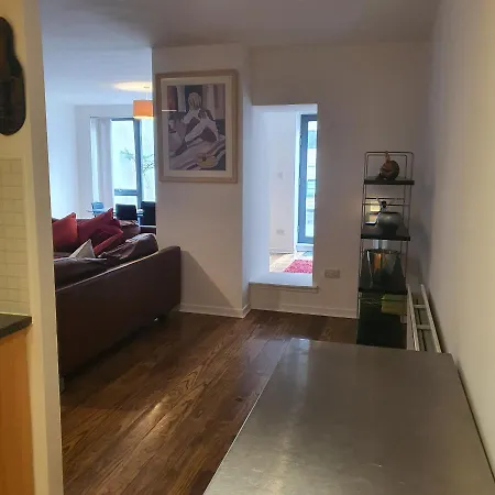 Modern Apt @tramway Theatre Glasgow