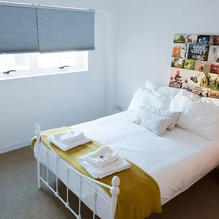 Apartment Pass The Keys 2-Bed Merchant City Glasgow G1 *