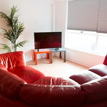 Pass The Keys 2-Bed Merchant City Glasgow G1