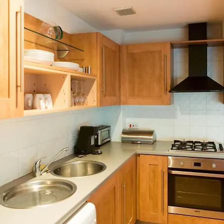 Pass The Keys 2-Bed Merchant City Glasgow G1 *