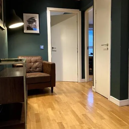 Stylish 2 Bed Accessible Flat Perfect Location *