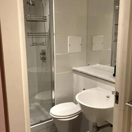 Stylish 2 Bed Accessible Flat Perfect Location