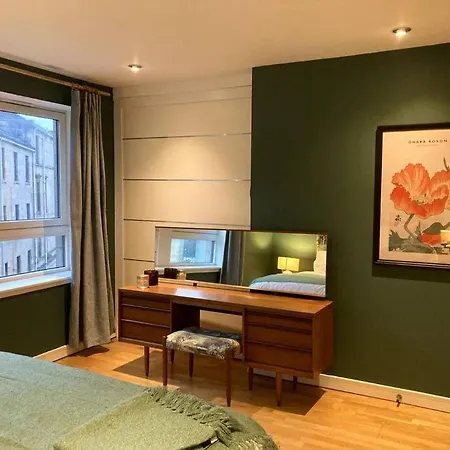 Stylish 2 Bed Accessible Flat Perfect Location Glasgow