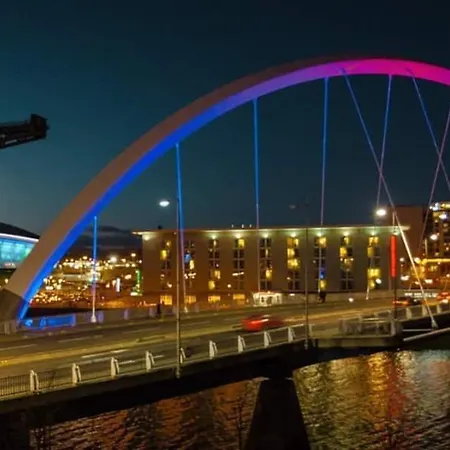 Centre G1 Penthouse With Riverviews - Duplex - 4 Bedrooms, 3 Bathrooms, Kitchen, 1 Living Room, 1 Dining Room, 2 Terraces, Parking, Floor, 2050 Sq Ft, Merchant Lejlighed Glasgow