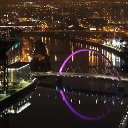 Lejlighed Centre G1 Penthouse With Riverviews - Duplex - 4 Bedrooms, 3 Bathrooms, Kitchen, 1 Living Room, 1 Dining Room, 2 Terraces, Parking, Floor, 2050 Sq Ft, Merchant *