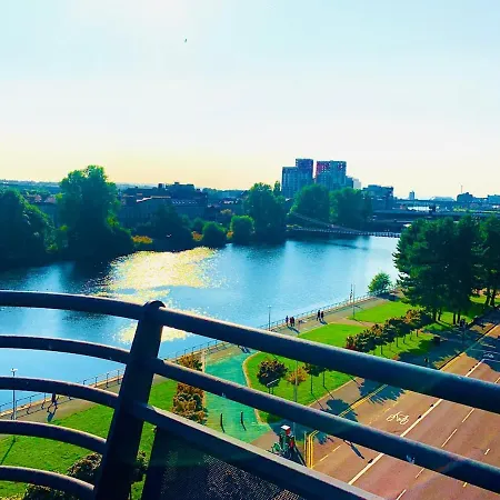 Centre G1 Penthouse With Riverviews - Duplex - 4 Bedrooms, 3 Bathrooms, Kitchen, 1 Living Room, 1 Dining Room, 2 Terraces, Parking, Floor, 2050 Sq Ft, Merchant Glasgow