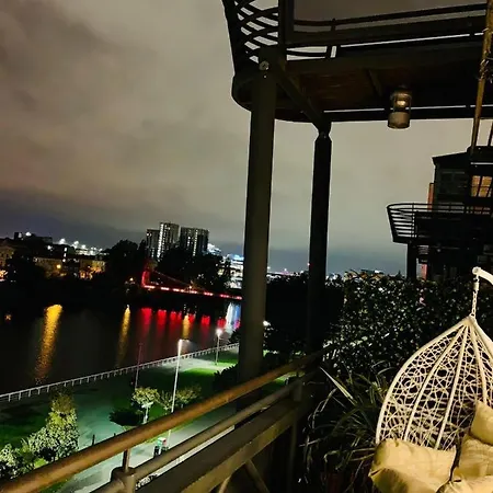 Centre G1 Penthouse With Riverviews - Duplex - 4 Bedrooms, 3 Bathrooms, Kitchen, 1 Living Room, 1 Dining Room, 2 Terraces, Parking, Floor, 2050 Sq Ft, Merchant *
