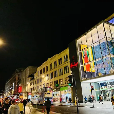 Appartamento Centre G1 Penthouse With Riverviews - Duplex - 4 Bedrooms, 3 Bathrooms, Kitchen, 1 Living Room, 1 Dining Room, 2 Terraces, Parking, Floor, 2050 Sq Ft, Merchant