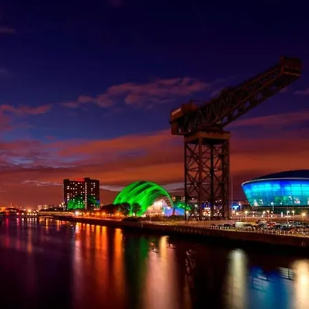 Centre G1 Penthouse With Riverviews - Duplex Apartment Glasgow