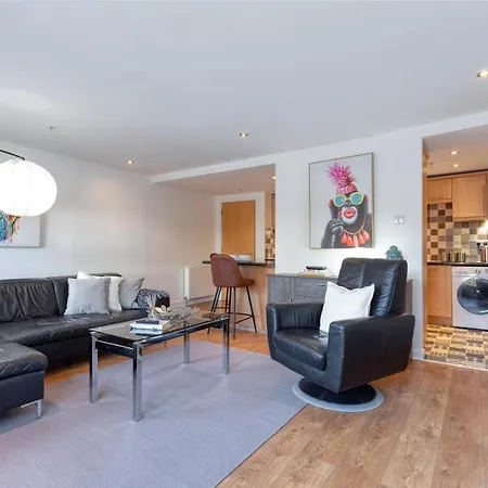 Executive 7 * Glasgow